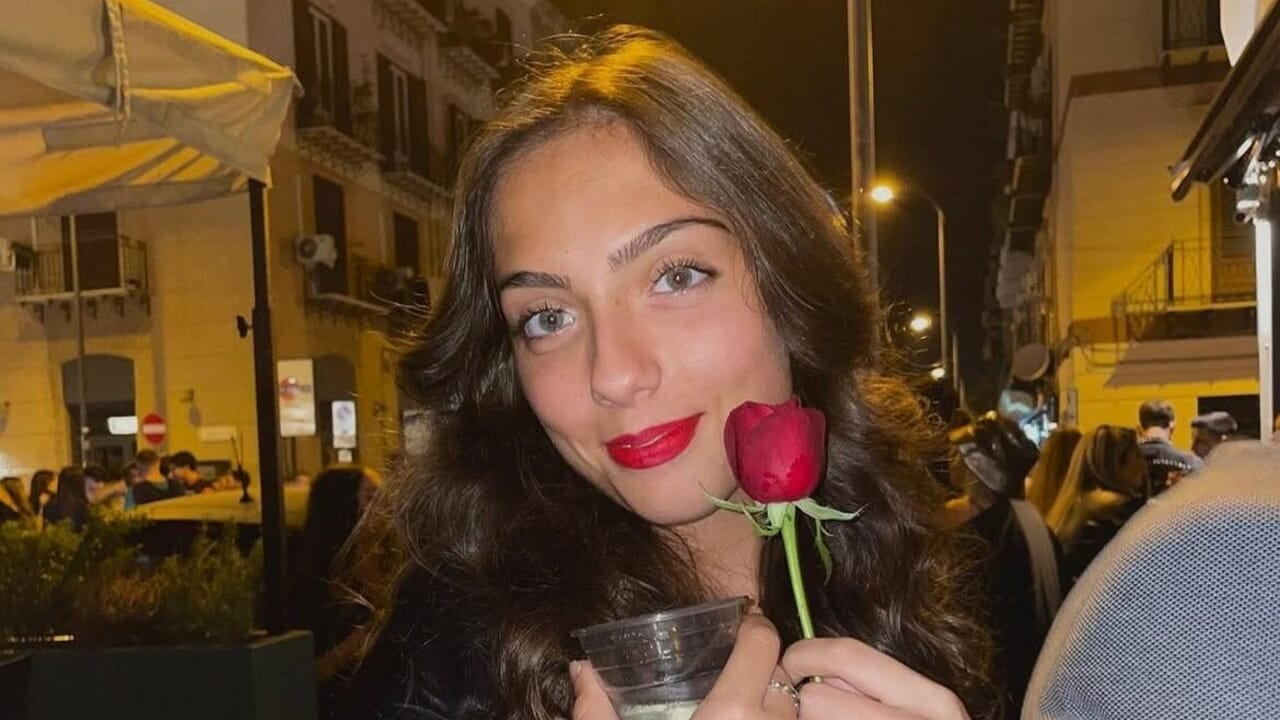 Pallavolista muore in piscina a una festa, trovato sangue