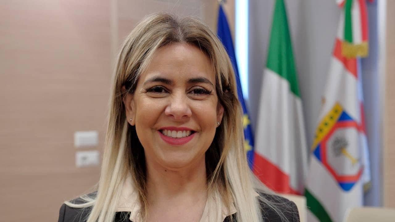 "Voti comprati in Puglia". Si dimette assessora dem, arrestati marito e sindaco