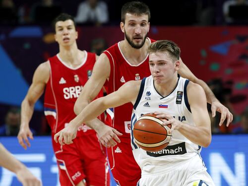 Incredibile Slovenia sul tetto d'Europa. Perde la stella Doncic ma piega la Serbia