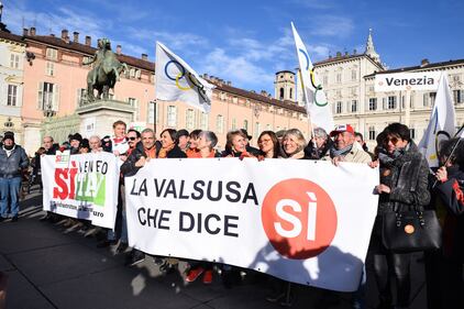 I Sì Tav in piazza a Torino: 30mila a favore dell'opera 4