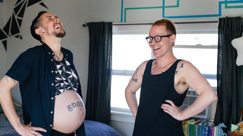 Usa, transgender partorisce un bambino: "La gente non è abituata"