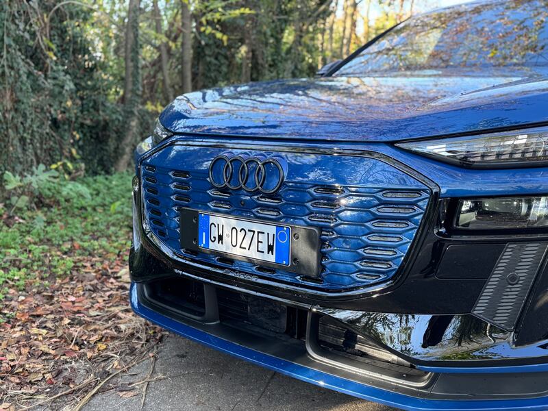 Audi Q6 e-tron, la gallery del nuovo SUV elettrico divertente alla guida 6