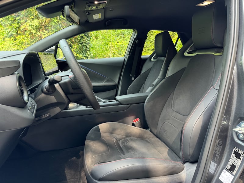 Toyota C-HR 2024: guarda la gallery del nuovo crossover full-hybrid 18