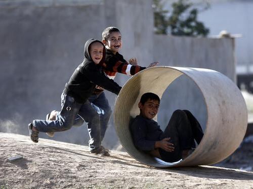 Adesso vogliono far adottare i bambini immigrati agli italiani
