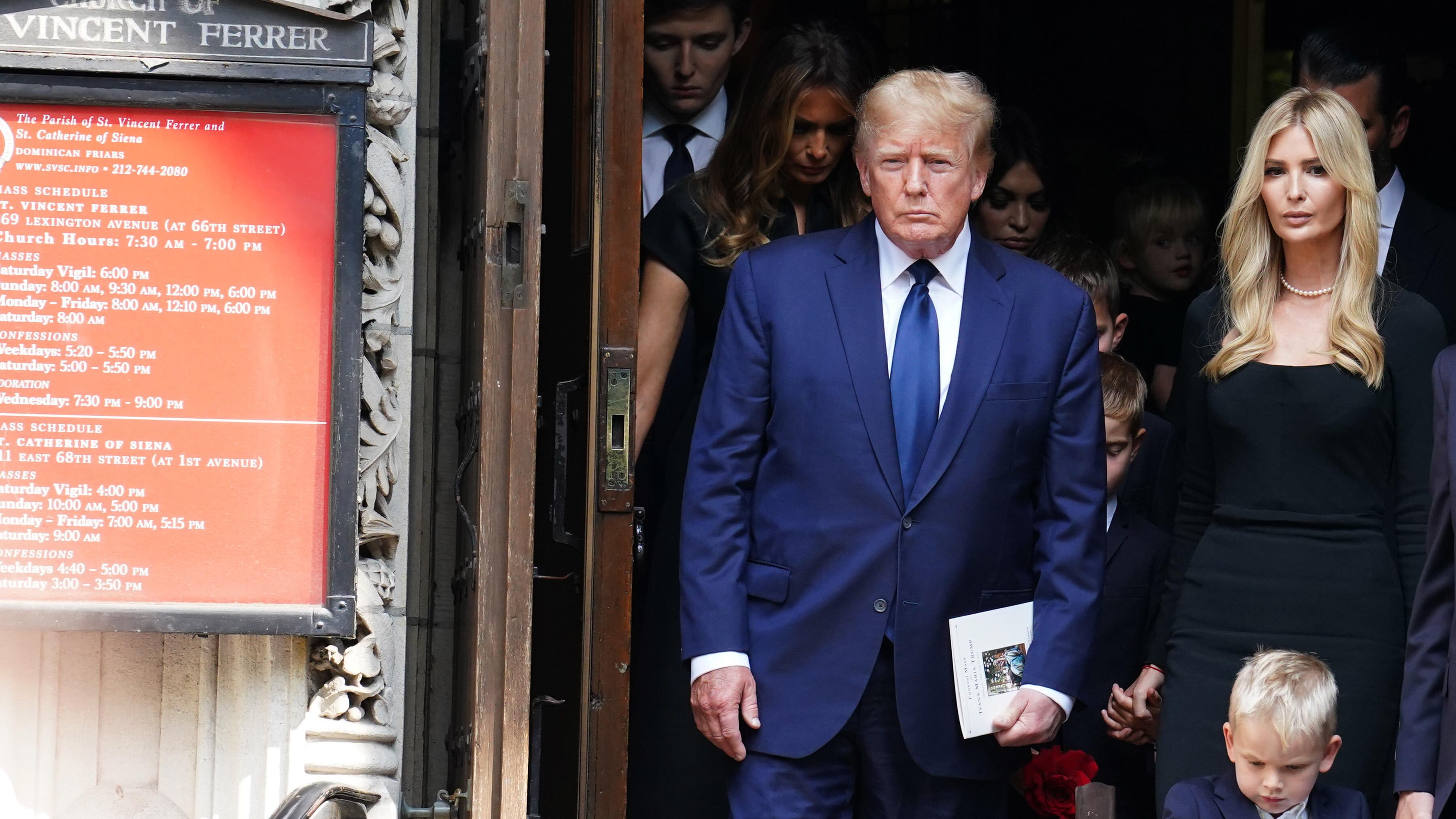 "Ivana sepolta per evadere le tasse". Nuova bufera contro Trump