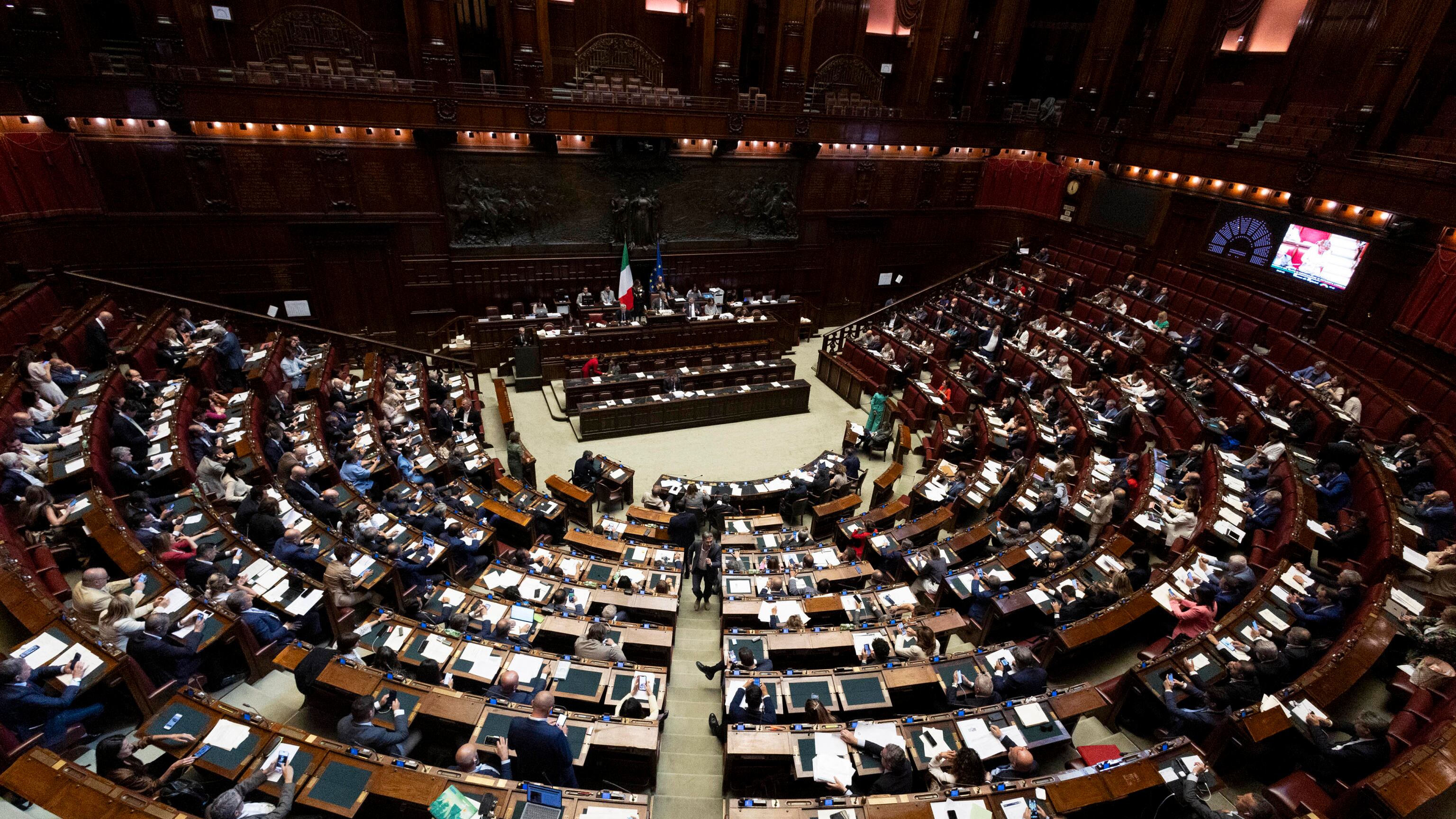 Porti, banche, Le Pen: botta e risposta tra Fi e Lega
