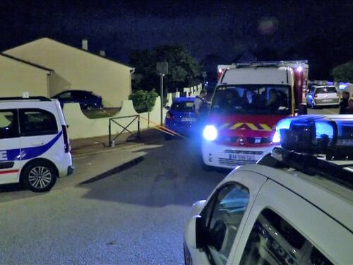 "Sono dell'Isis, Allahu Akbar". Poi un islamico fa due morti a Parigi