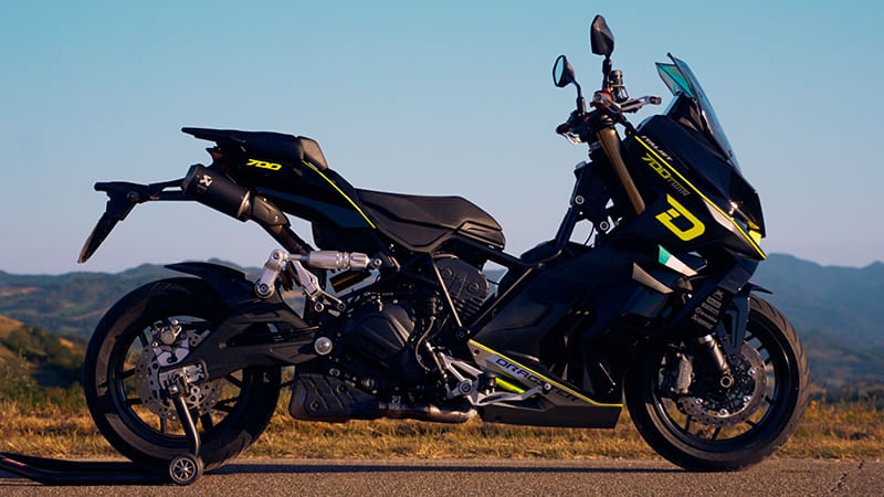 Italjet Dragster 700 Twin: il maxi-scooter con cuore da moto