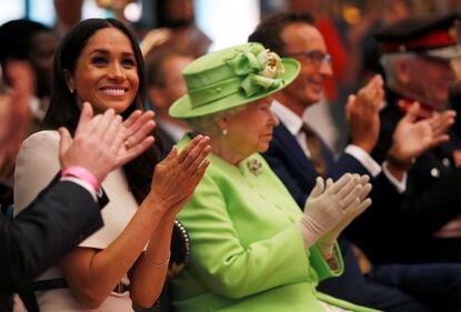 Meghan Markle con la regina nel Chershire 7