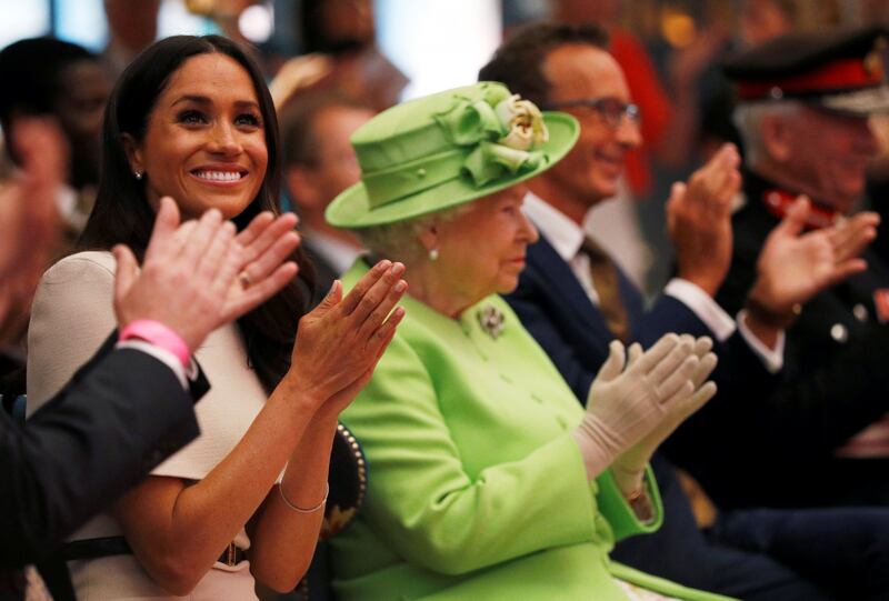 Meghan Markle con la regina nel Chershire 7