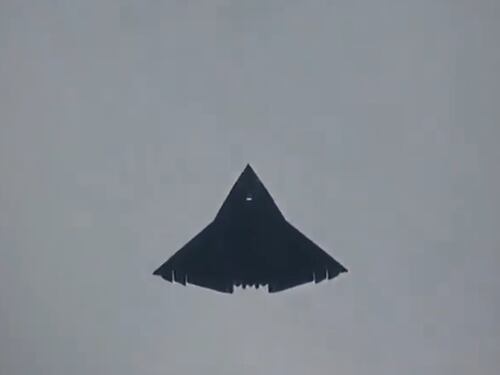 “Ha effettuato un altro test di volo”: la Cina scalda il nuovo caccia J-36