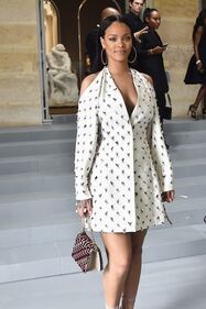 Rihanna alla sfilata di Christian Dior 3
