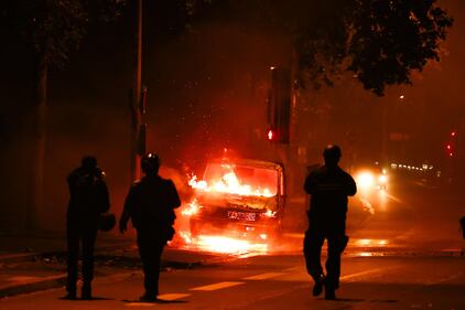 Spari e saccheggi: in Francia un'altra notte da incubo 5