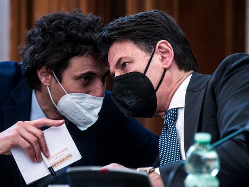 Quei 30 grillini pronti a staccarsi. "Ci affidiamo al miracolo di Berlusconi"
