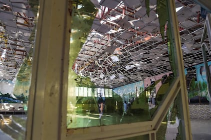 Kabul, attacco kamikaze al matrimonio: 63 morti e centinaia di feriti 9