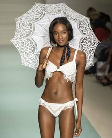 Miami Swim Fashion Week, tante modelle in costume per l'evento clou della moda estiva 8