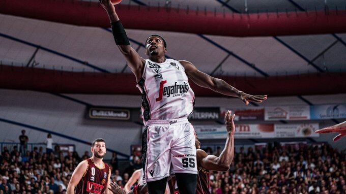 Basket, la Virtus Bologna chiude i conti a Venezia e raggiunge Milano in finale