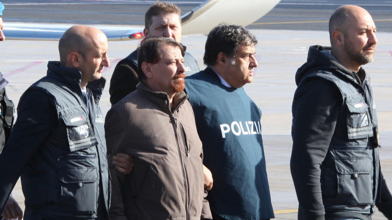 Battisti già rinchiuso in cella: partita la caccia ai complici