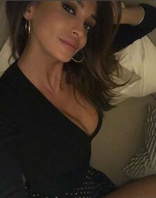 Cristina Buccino, la scollatura è hot 1