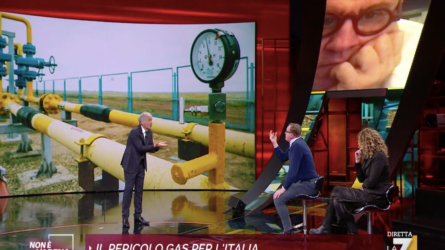 "Siete al governo", "Facciamo il teatrino?": Giletti è una furia col senatore