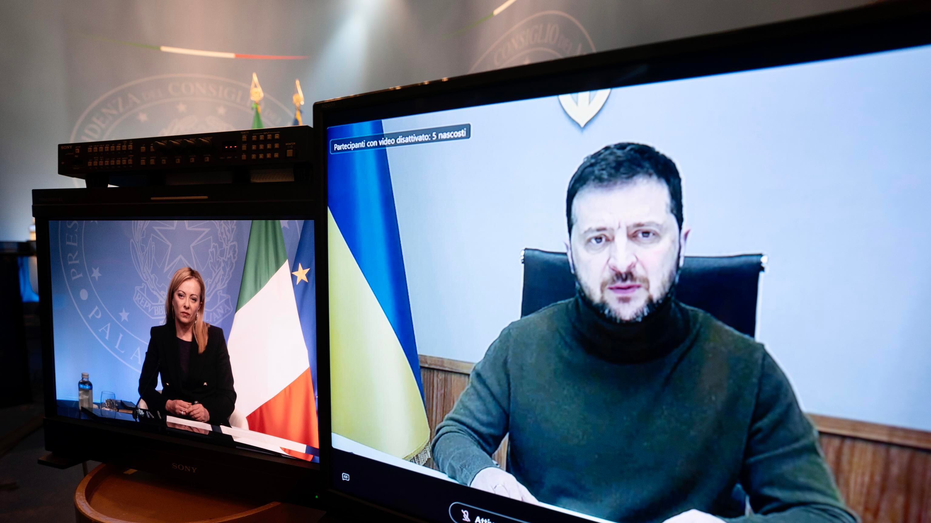 Il G7 e il vertice di Parigi per ricostruire l'Ucraina. "Armi e gas per l'inverno"