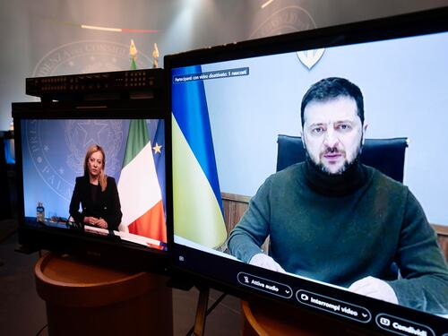 Il G7 e il vertice di Parigi per ricostruire l'Ucraina. "Armi e gas per l'inverno"