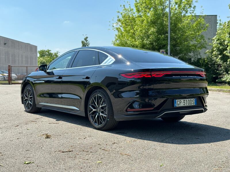 BYD Han: guarda la gallery della berlina elettrica cinese da 517 CV 1