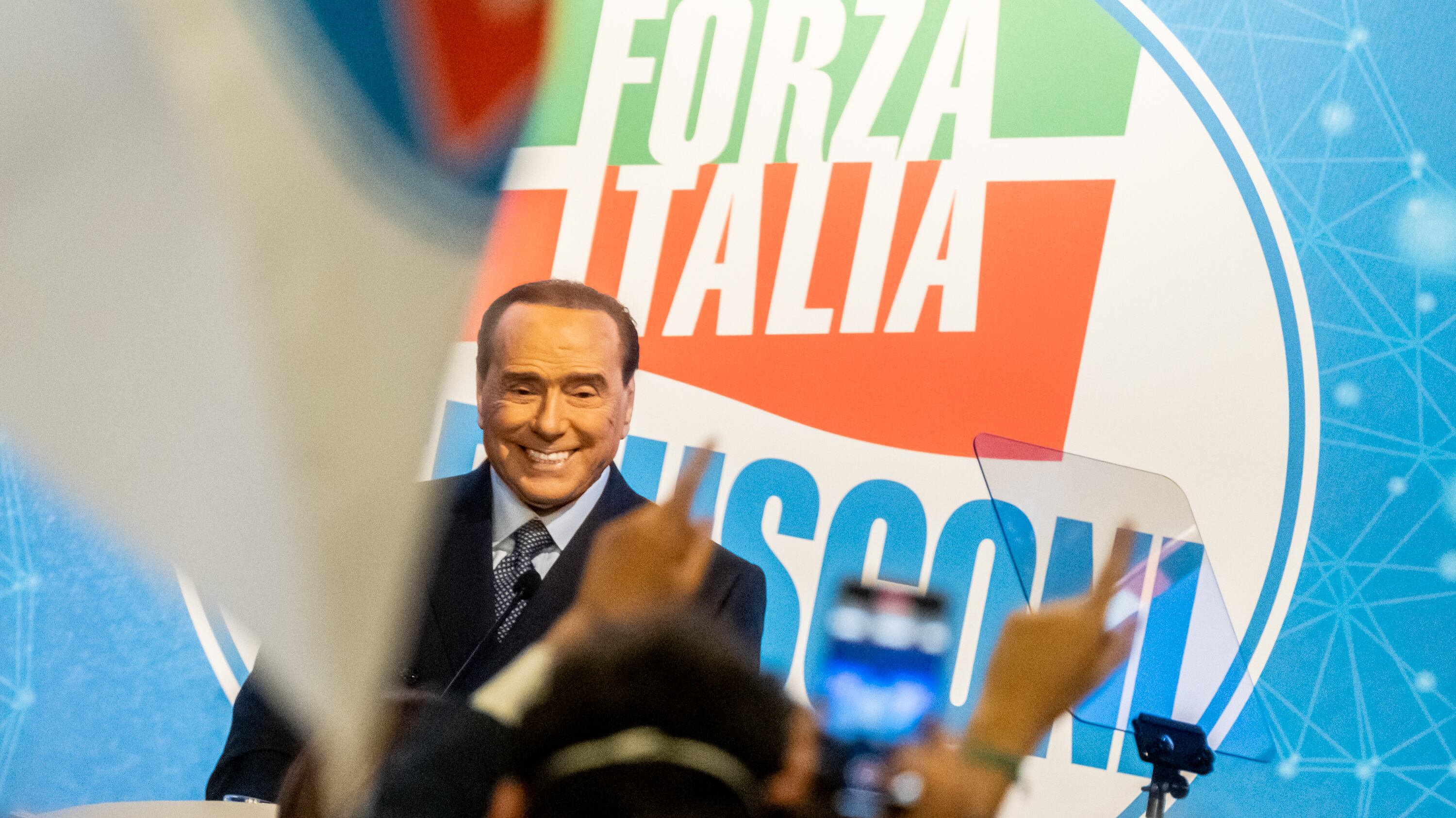 A un anno dalla scomparsa, Berlusconi è ancora re dei social