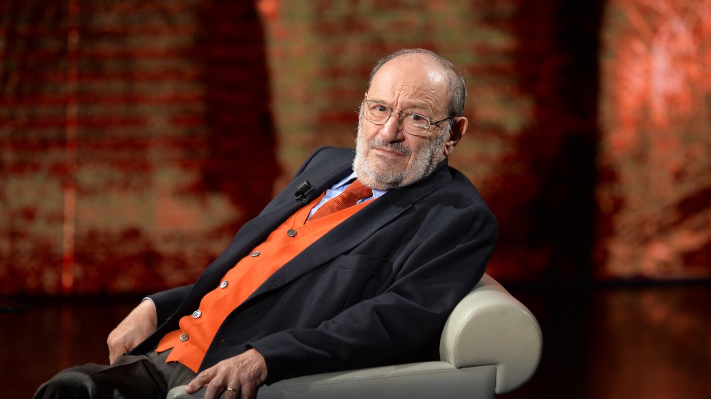 L'Università, i libri, la pipa. I segreti di Umberto Eco e "Il nome della rosa"