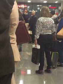 D'Alema in aeroporto come un emigrante 1
