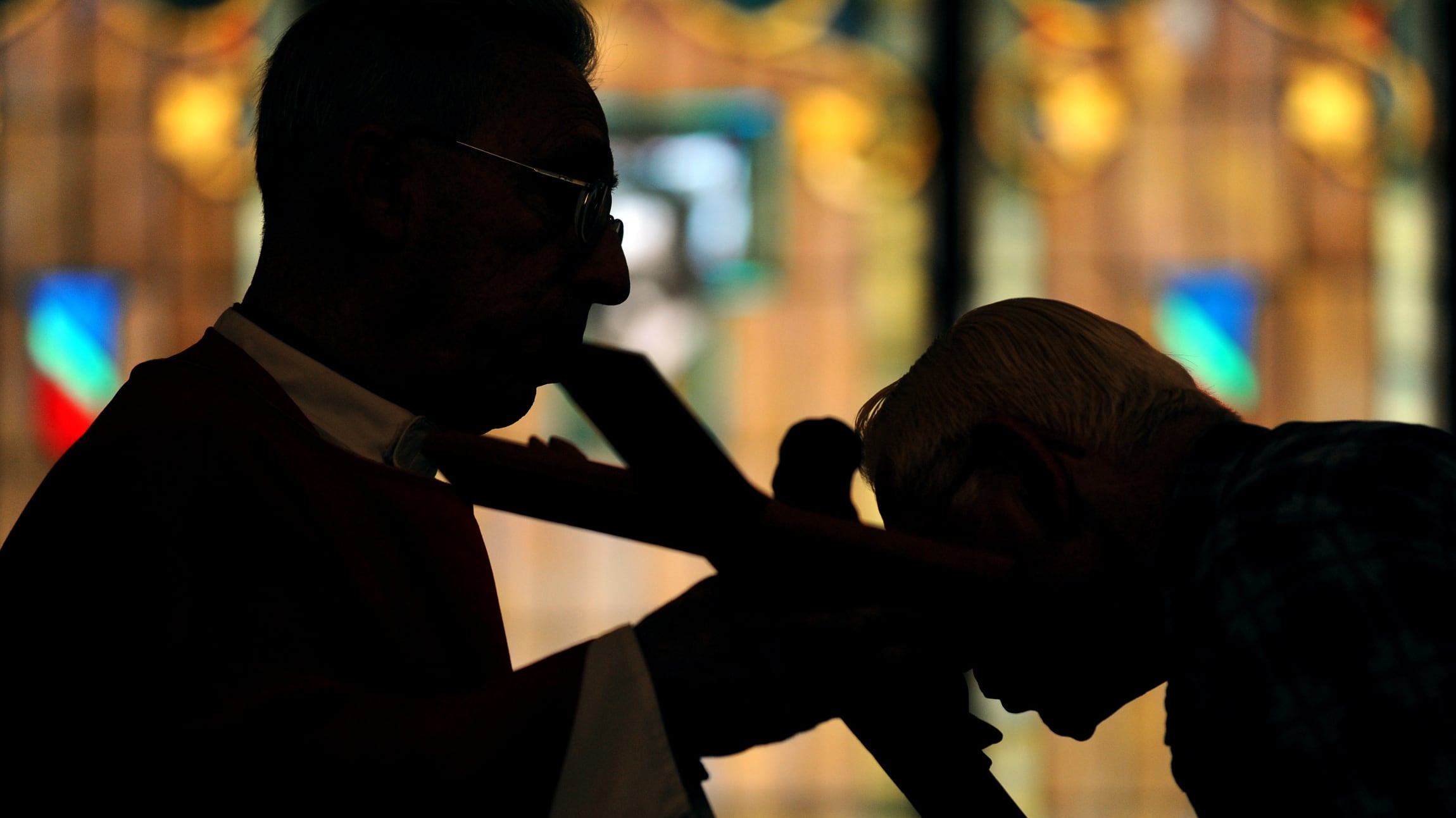 "No a preti trasandati o troppo profumati": ecco il decalogo del sacerdote doc