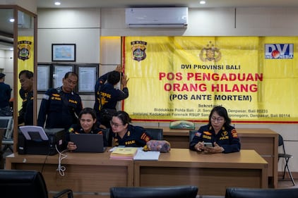 Onde alte due metri e il traghetto è affondato 10
