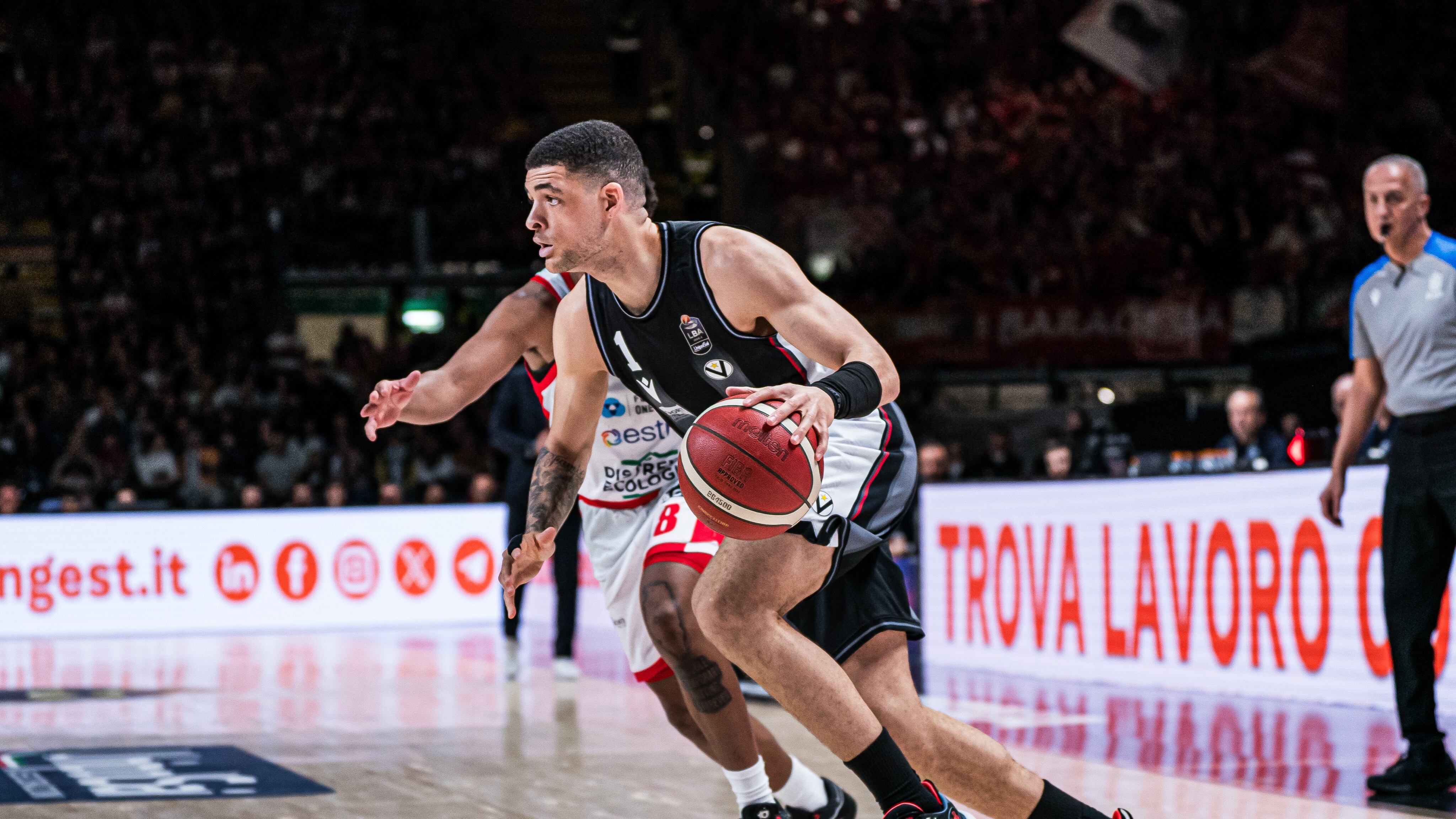 Basket, clamorosa impresa di Pistoia a Bologna. Brescia torna in vetta da sola