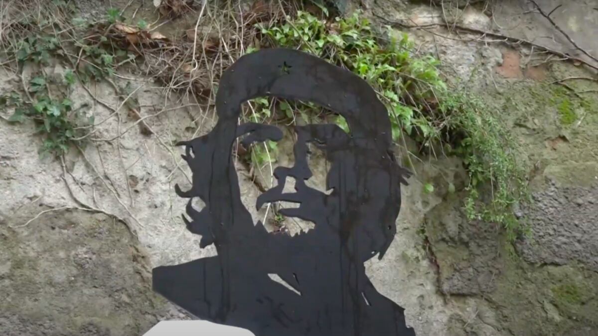"Qui comanda la sinistra". E aggrediscono il consigliere leghista che criticò la statua del Che