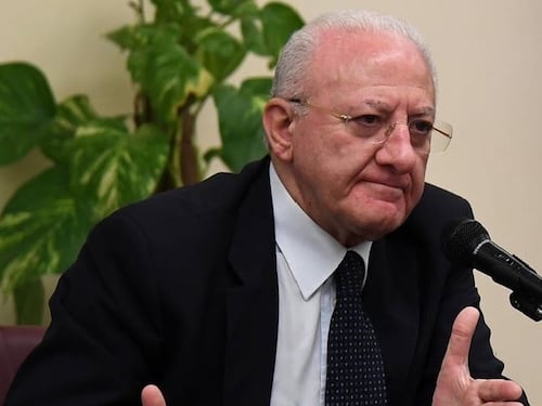 Nuova stretta di De Luca sul Coronavirus: “In quarantena chi passeggia per strada senza motivo”