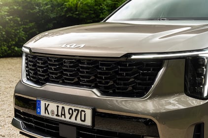 Kia Sorento PHEV 2025: guarda la gallery del nuovo SUV ibrido plug-in 9