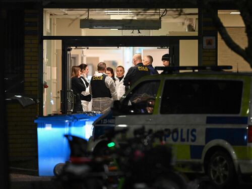 Svezia choc: spari e strage nel campus