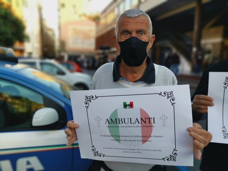 Sanremo: partite iva celebrano funerali delle imprese italiane 16