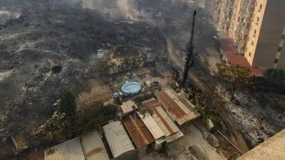 Sicilia nella morsa del fuoco: a Palermo i residenti scappano