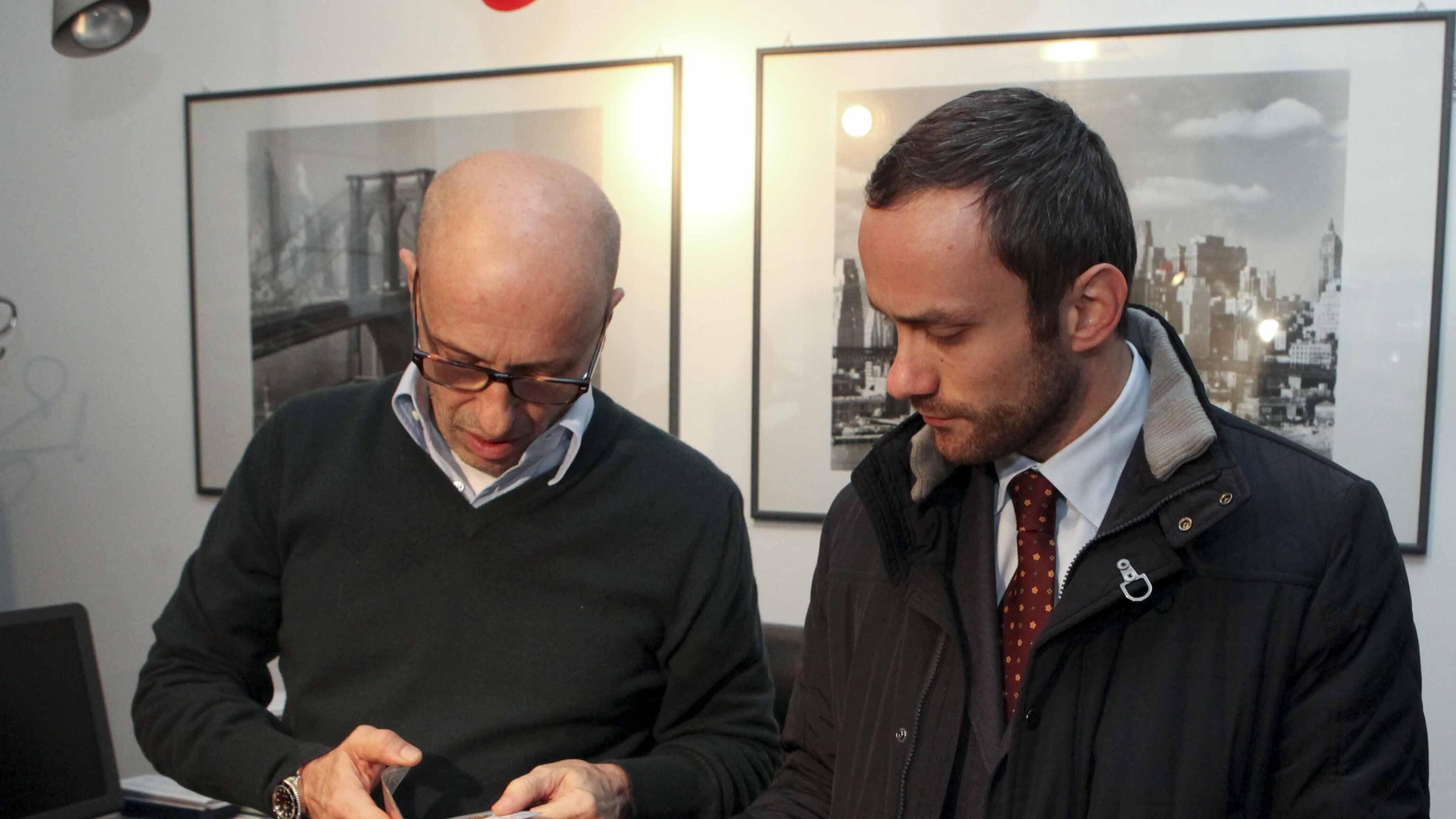 La polizia entra al Giornale: il direttore finisce agli arresti