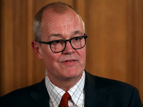 "Il 60% dei britannici deve contrarre il virus". Ed è bufera in Gran Bretagna