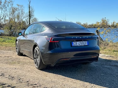 Tesla Model 3 Highland 2024: guarda la gallery  9