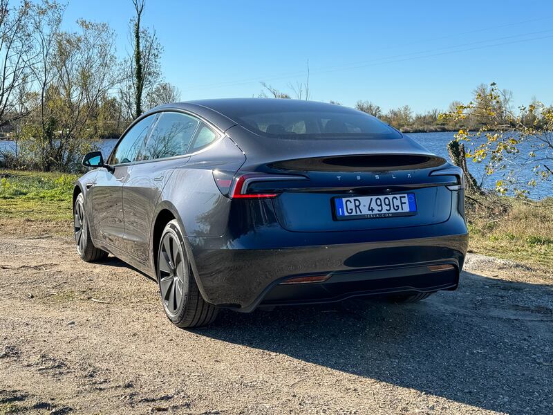 Tesla Model 3 Highland 2024: guarda la gallery 9