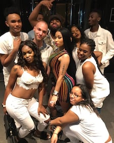 Nicki Minaj, seno in mostra per i 4 milioni di dischi 24