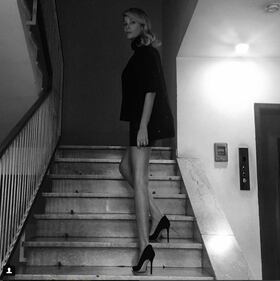 Alessia Marcuzzi favolosa con uno spacco inguinale 16