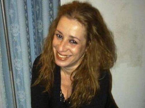 La uccide e poi si tatua: «Mamma ti amo»