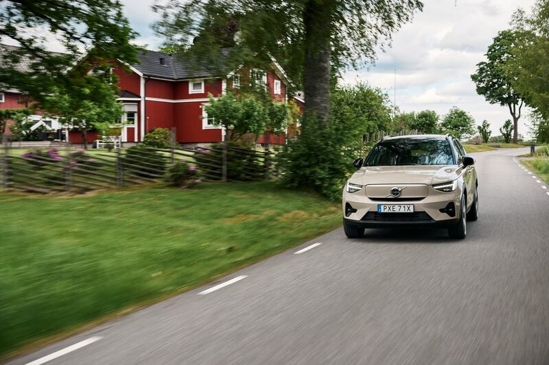 Volvo EX40, primo contatto: guarda la gallery 4