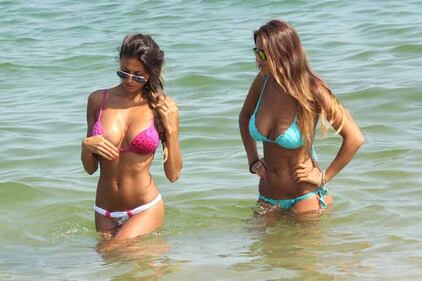 Cristina Buccino, microslip in spiaggia 8