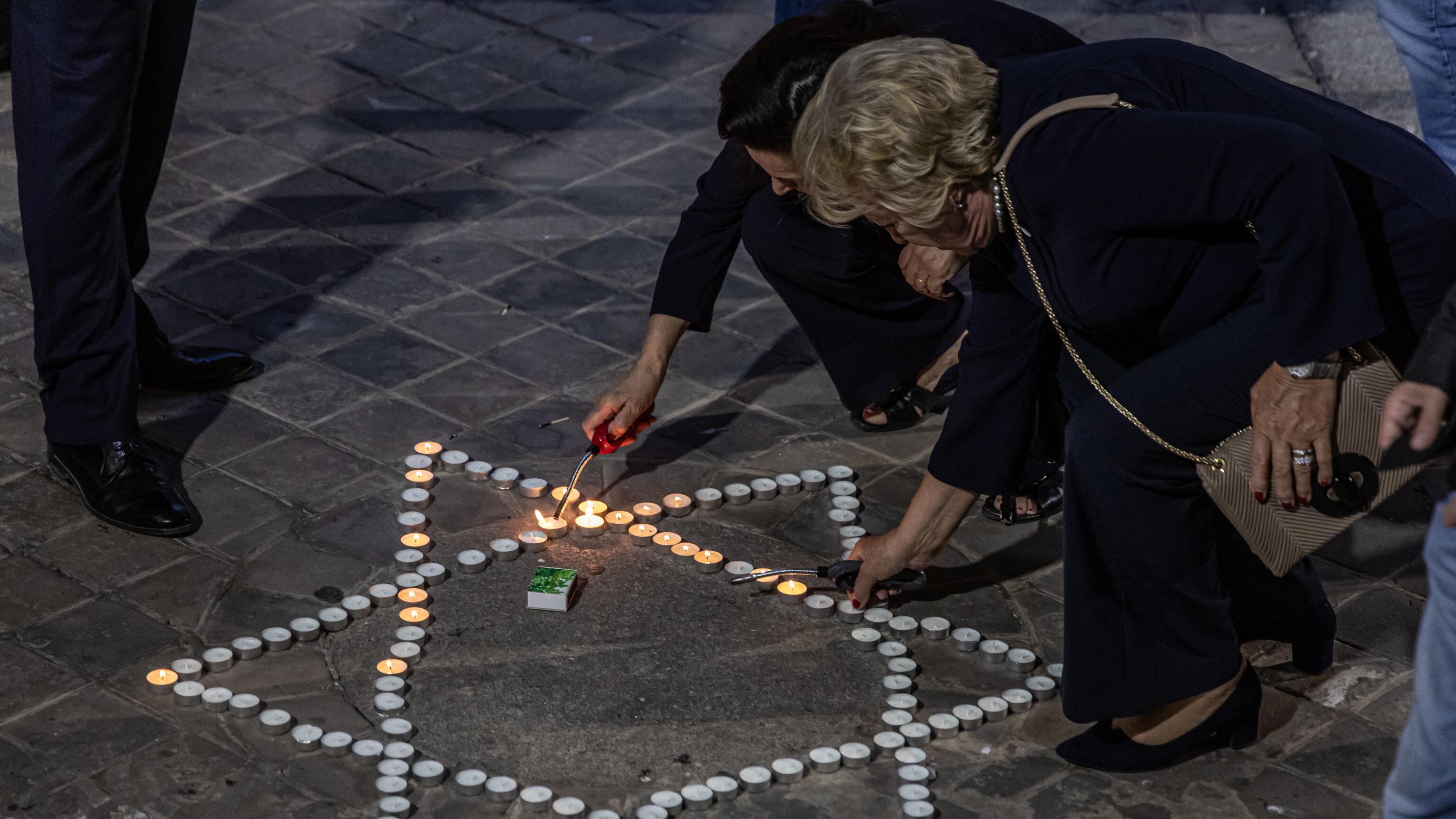 Modello Parigi: via il prof filo-Hamas