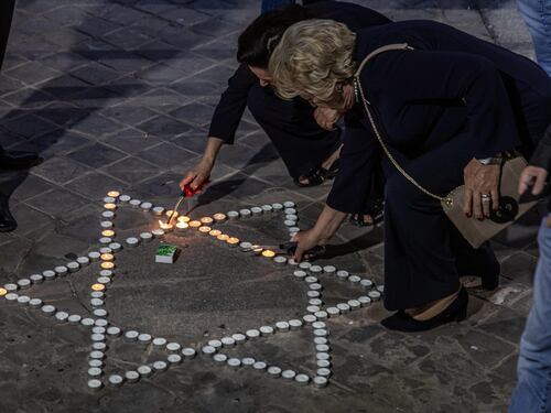 Modello Parigi: via il prof filo-Hamas